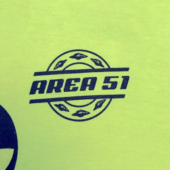 Nevada Area 51 Alien Graphic Tee Womens Medium Neon Lemon Lime FLAW Roswell - Picture 5 of 10